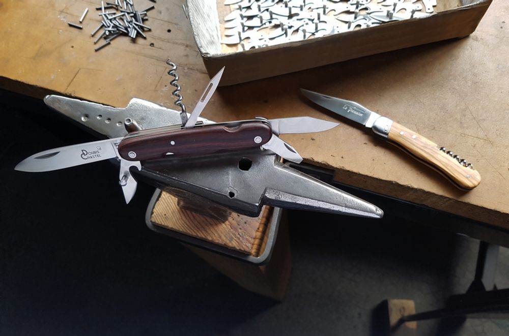 Knives - NAVETTE AND PIONNER DOURIS CHASTEL - GOYON - CHAZEAU COUTELLERIE