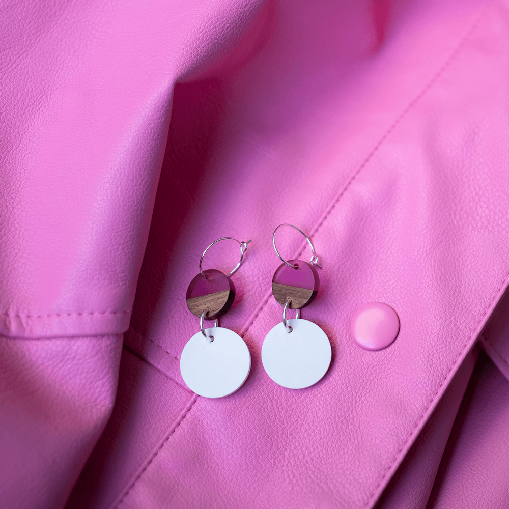 Cosmétiques - Boucles d'oreilles olfactives "boisées" bois et résine colorée - O BY !OSMOTIK