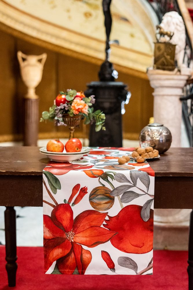 Table cloths - "Grenade" Table Runner  - NAPKING  BY BELLAVIA