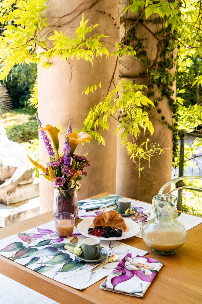 Kitchen linens - "Iris" Breakfast Set - NAPKING BY BELLAVIA