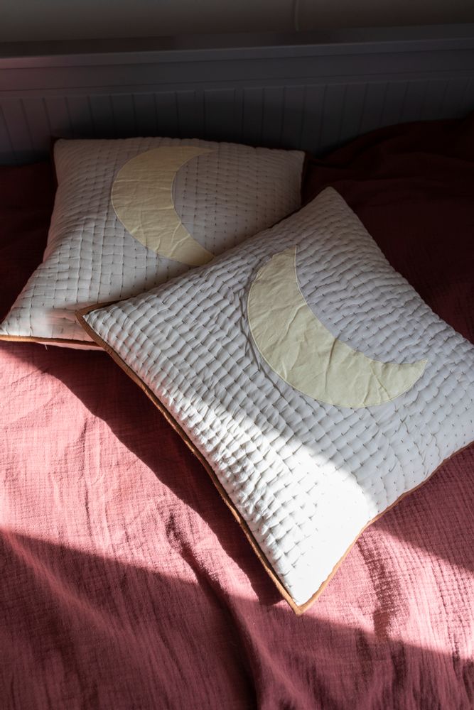 Comforters and pillows - Moon pillow - BONGUSTA