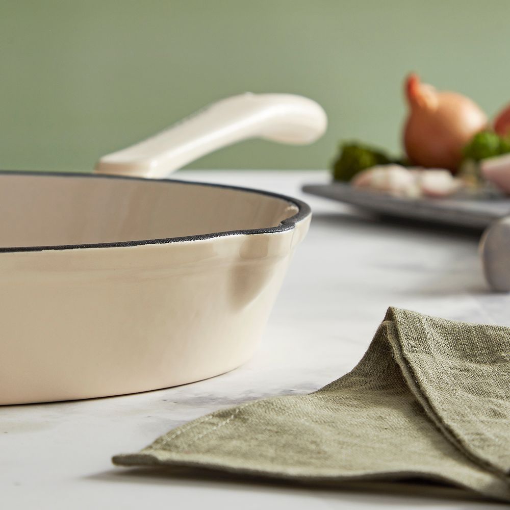 Frying pans - Barbary & Oak Foundry 26cm Round Cast Iron Fry Pan - RKW LTD - BARBARY & OAK