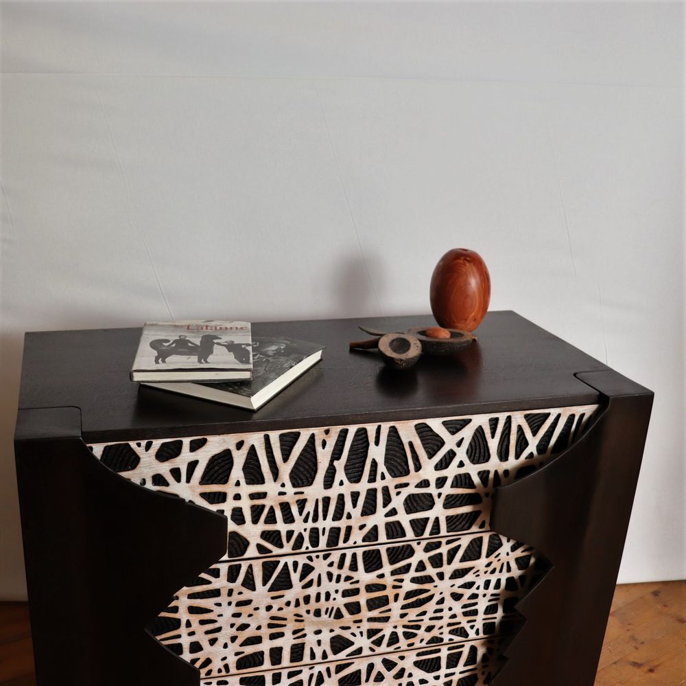 Sculptures, statuettes and miniatures - dresser with three drawers. - THIERRY LAUDREN