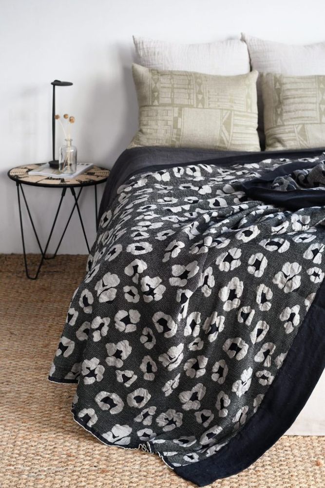 Bed linens - Throws - AFRICAN JACQUARD (PTY) LTD