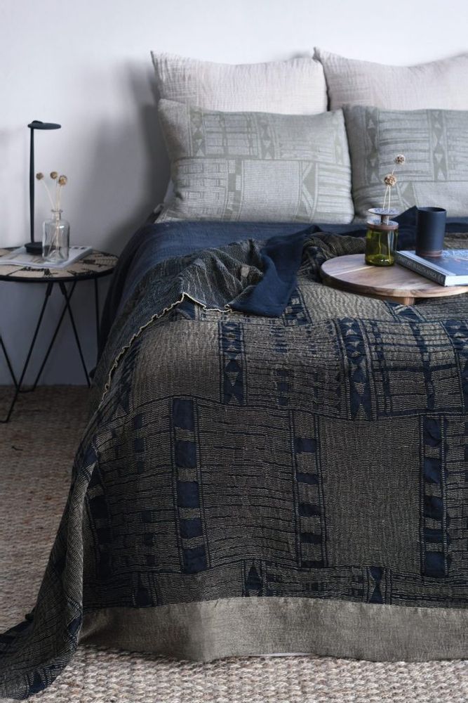 Bed linens - Throws - AFRICAN JACQUARD (PTY) LTD