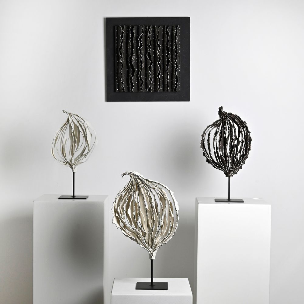 Sculptures, statuettes et miniatures - Sculpture Arbre Grès noir avec Email blanc. - GUENAELLE GRASSI