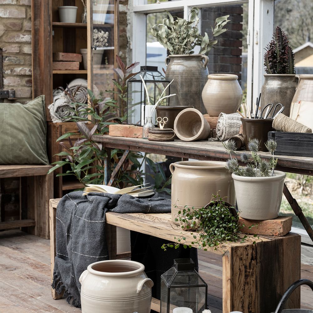 Decorative objects - Halfdan cone planter with a thick top edge. - IB LAURSEN