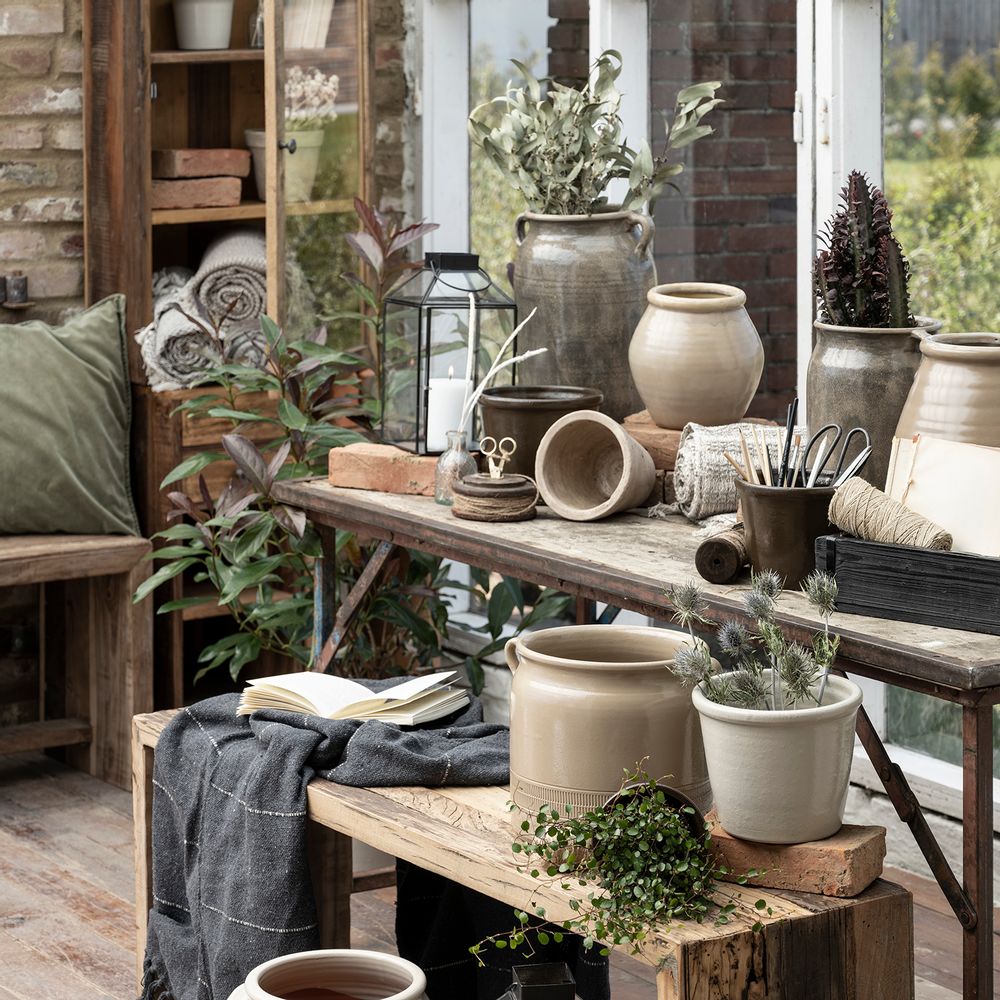 Decorative objects - Halfdan cone planter with a thick top edge. - IB LAURSEN