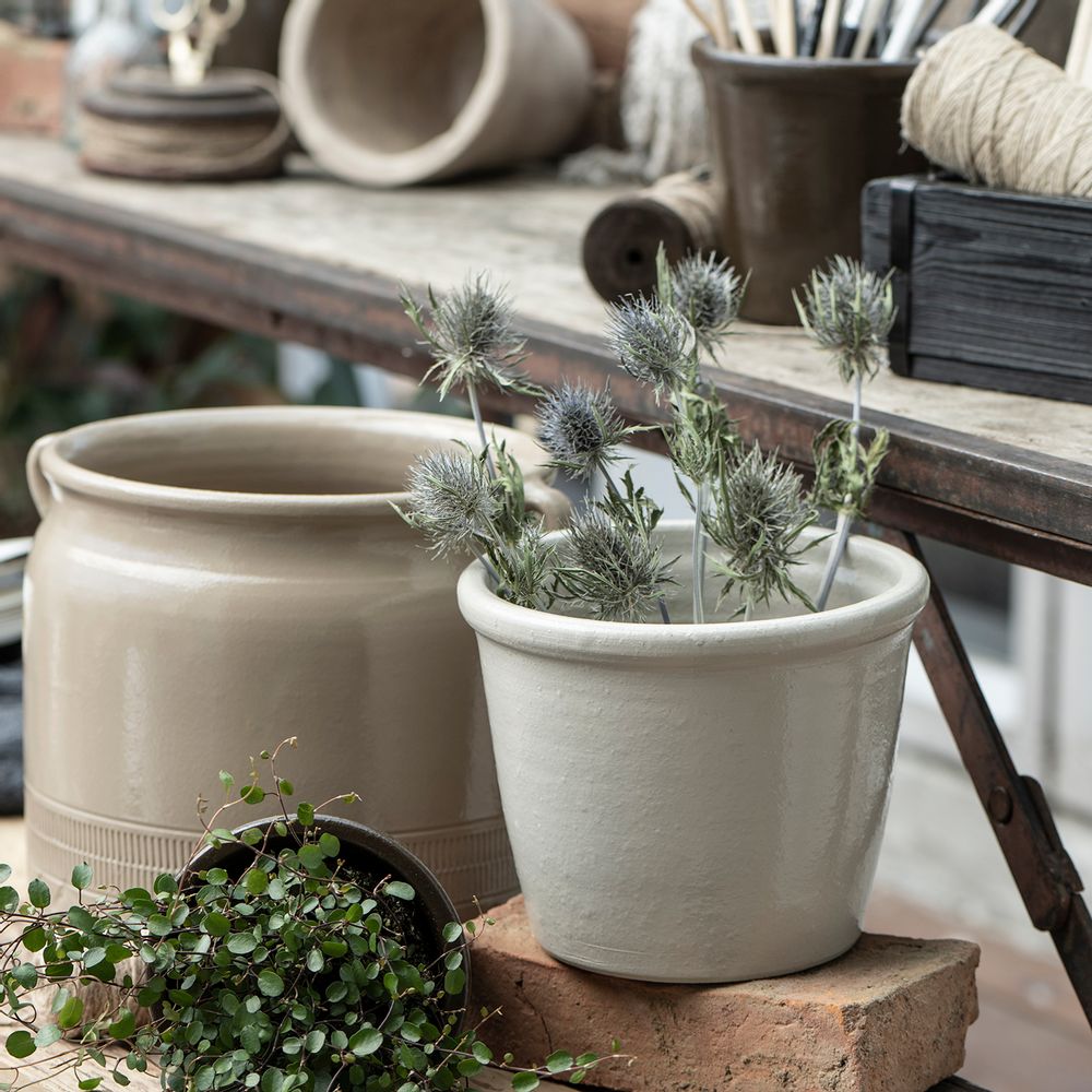 Decorative objects - Halfdan cone planter with a thick top edge. - IB LAURSEN