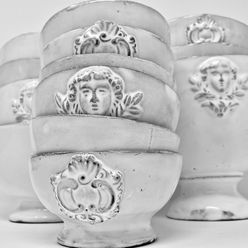 Ceramic - Bowls on white ceramic legs. - CARRON PARIS