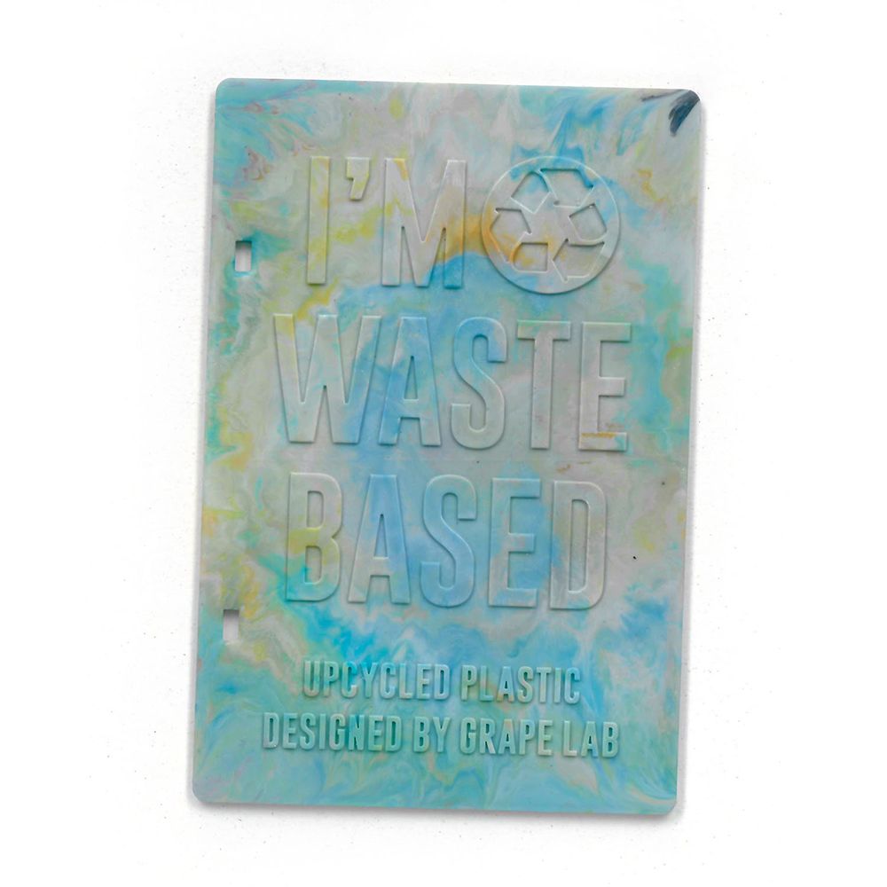 Papeterie bureau - I'm Waste Based Upcycled Plastic Edition - GRAPE LAB