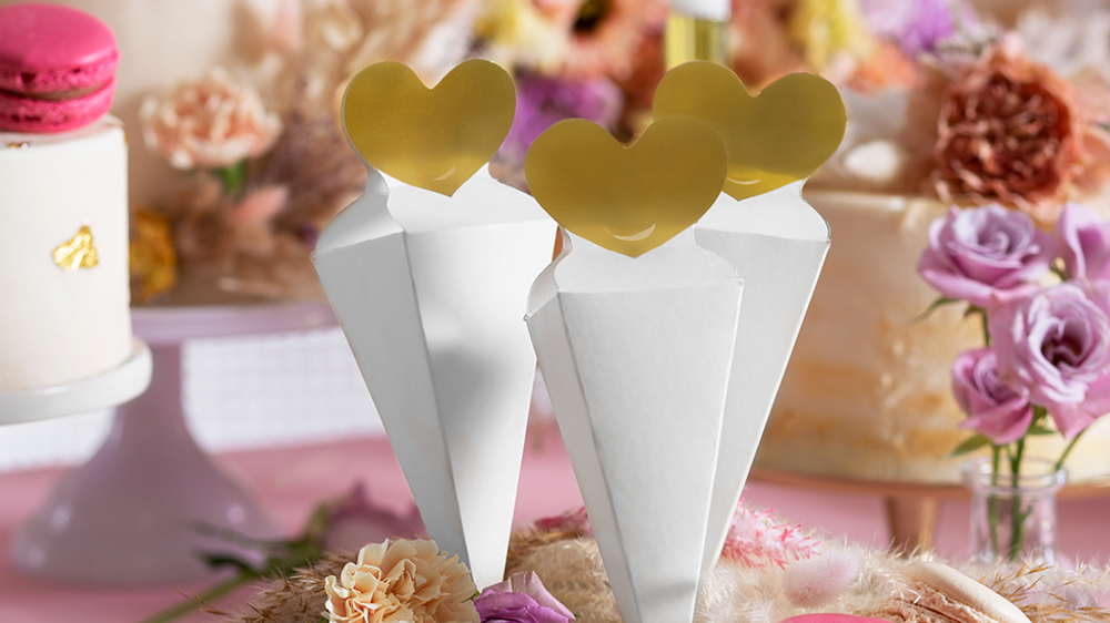 Loisirs créatifs pour enfant - Wedding 2022: Jeu du morpion, Tirelire en bois, Numéro en bois sur table, Ballons 30 cm, Love, Chandelier,Boîtes Coeurs - PARTYDECO