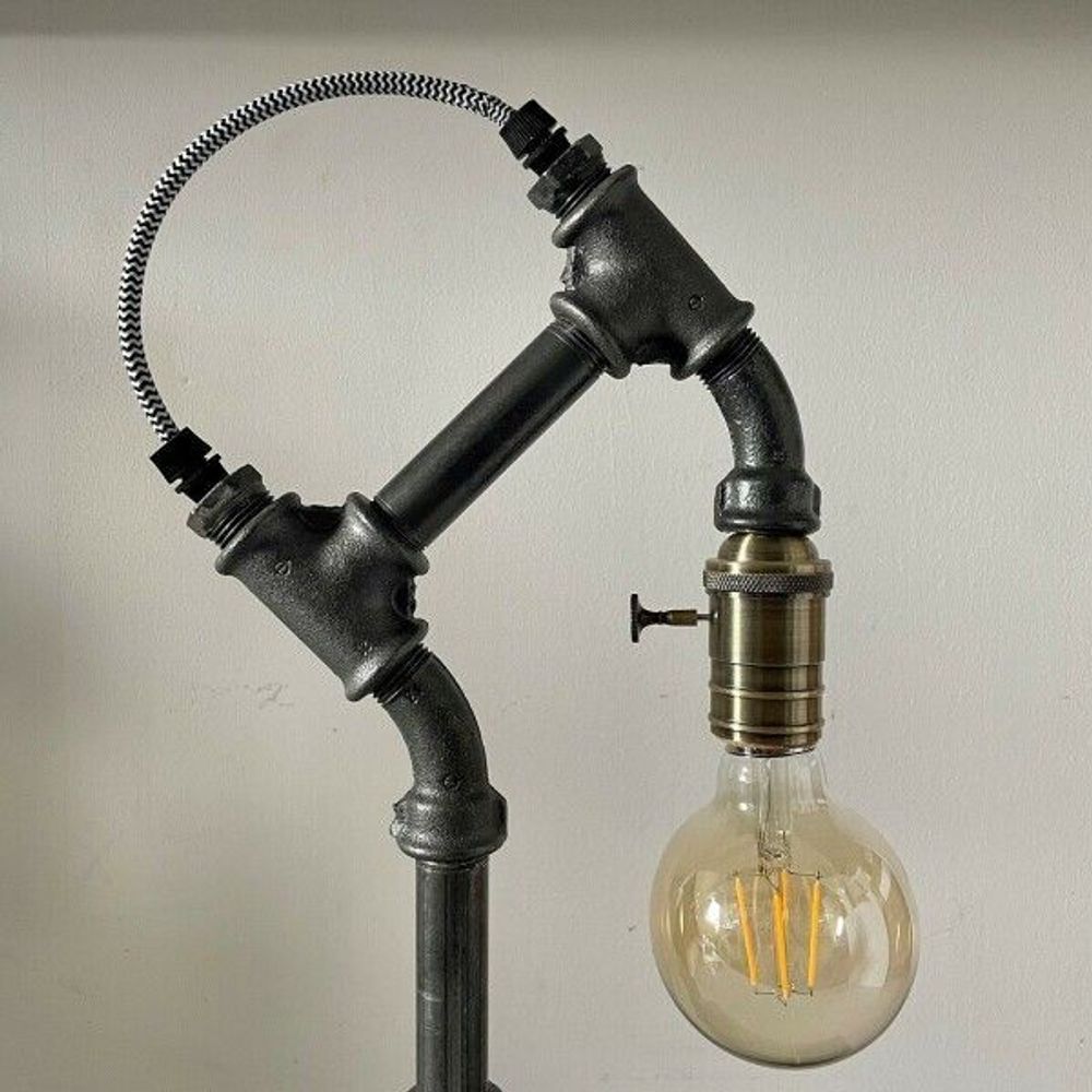 Table lamps - Industrial style table lamp in metal and wood, exposed cord - L'ATELIER DES CREATEURS