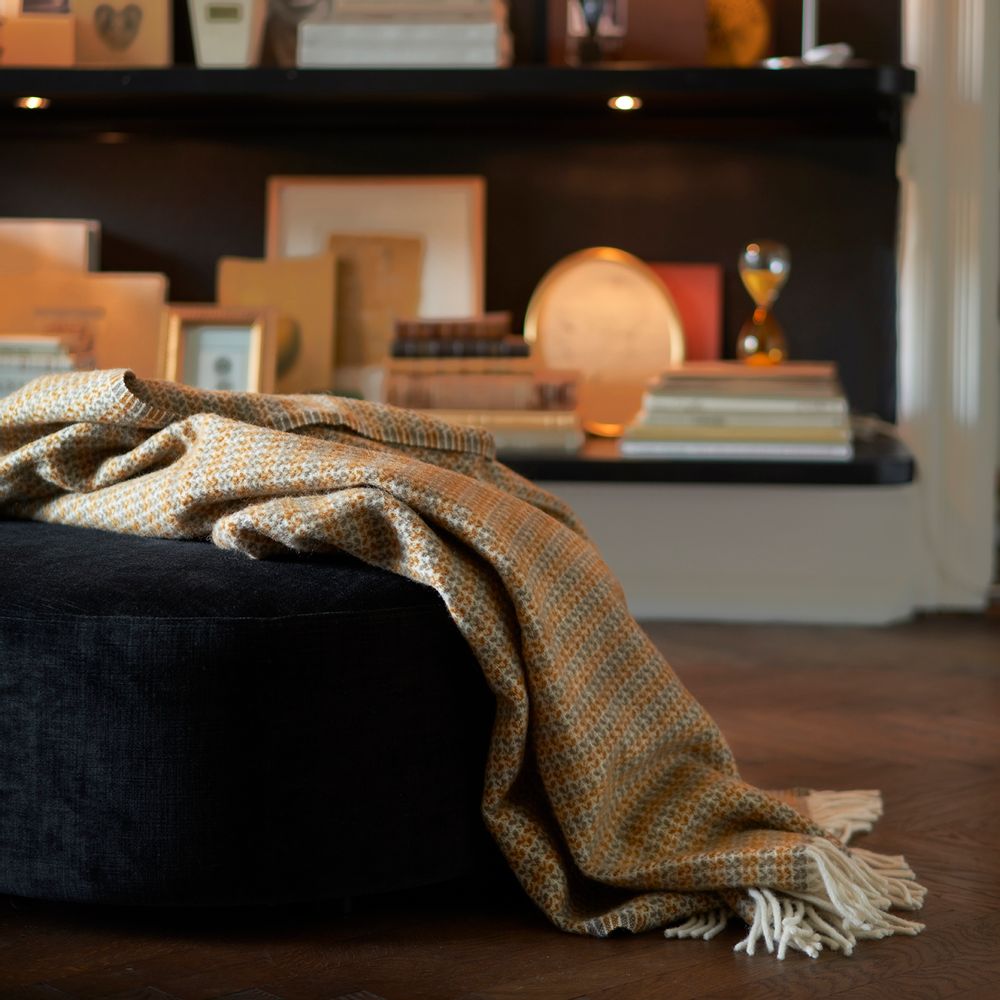 Throw blankets - Gotland Stripe black, throw in 100 % Gotland wool - KLIPPAN YLLEFABRIK AB