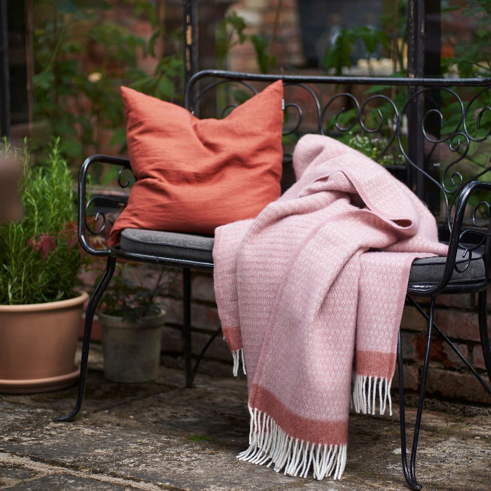 Throw blankets - Gotland Stripe black, throw in 100 % Gotland wool - KLIPPAN YLLEFABRIK AB