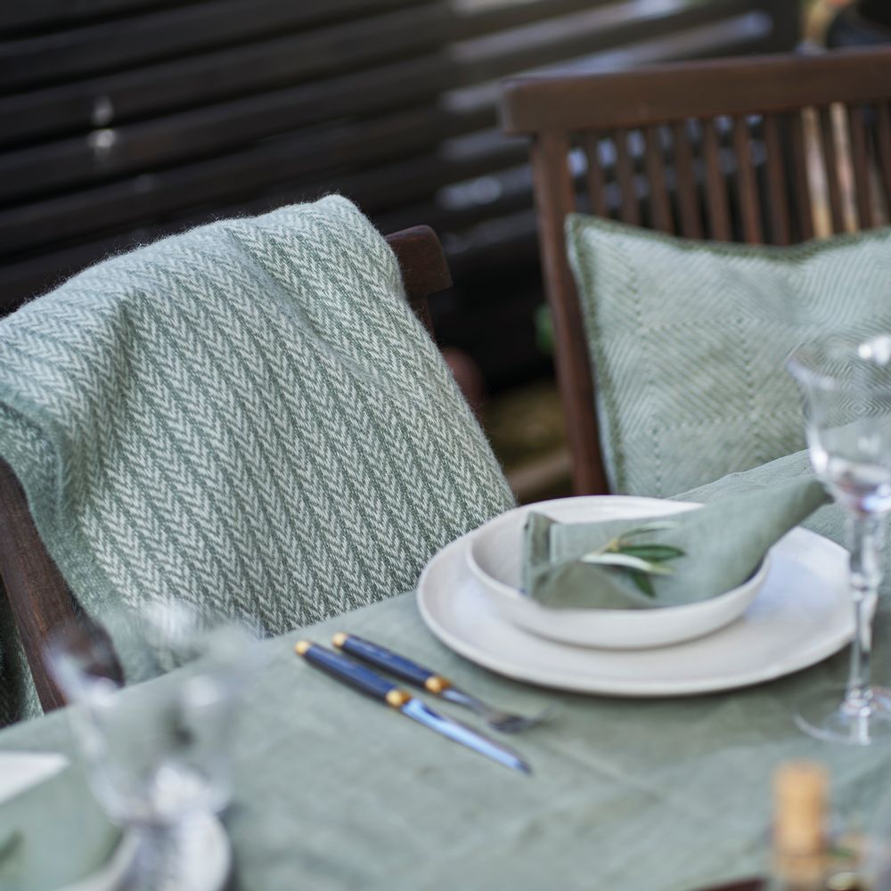 Throw blankets - Gotland Stripe black, throw in 100 % Gotland wool - KLIPPAN YLLEFABRIK AB