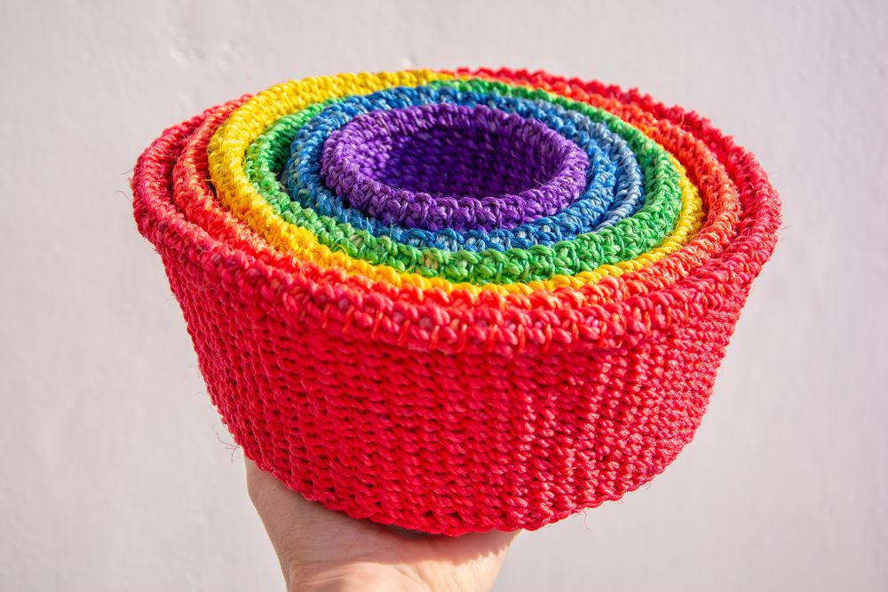 Corbeilles - Ensemble de paniers en sisal arc-en-ciel par Hadithi Crafts - NEST
