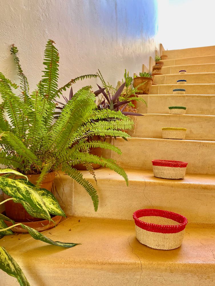 Corbeilles - Ensemble de paniers en sisal arc-en-ciel par Hadithi Crafts - NEST