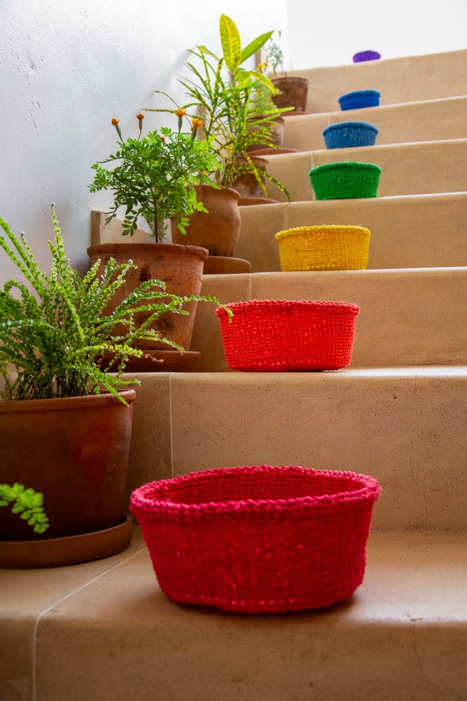Corbeilles - Ensemble de paniers en sisal arc-en-ciel par Hadithi Crafts - NEST
