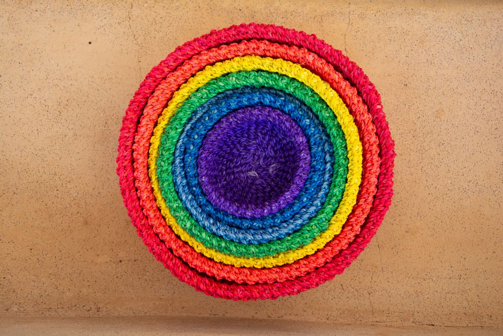 Corbeilles - Ensemble de paniers en sisal arc-en-ciel par Hadithi Crafts - NEST