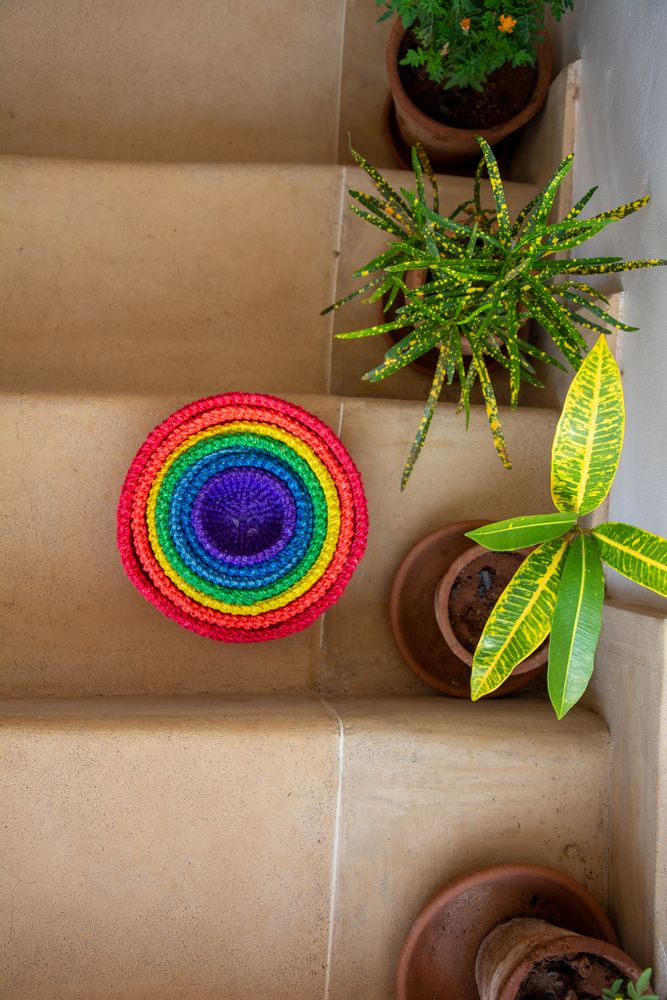 Corbeilles - Ensemble de paniers en sisal arc-en-ciel par Hadithi Crafts - NEST