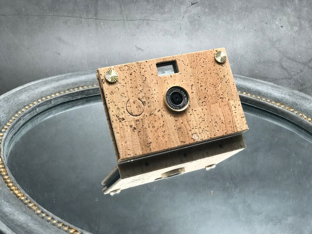 Gifts - Paper Shoot will be the most simple but functionally whole camera in the market. We aim to give owners of Paper Shoot an experience more than surprise and allow them to express their high-end taste with our attentive and creative design. - PAPER SHOOT TECHNOLOGIES INC.
