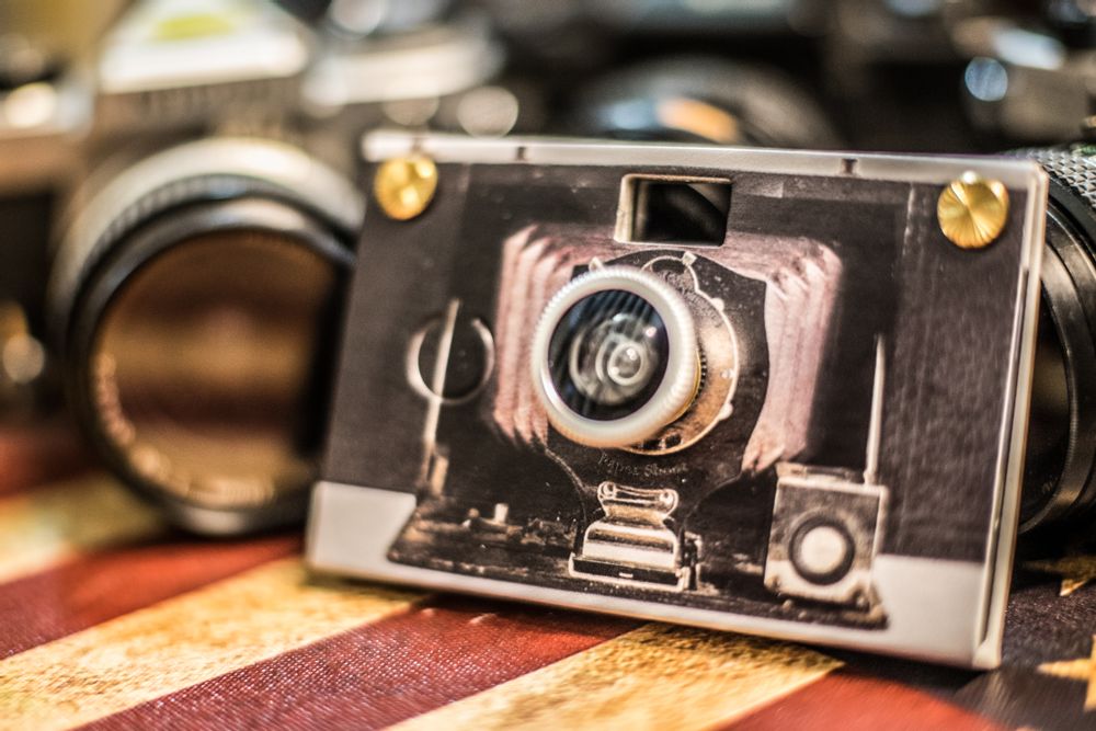 Gifts - Paper Shoot will be the most simple but functionally whole camera in the market. We aim to give owners of Paper Shoot an experience more than surprise and allow them to express their high-end taste with our attentive and creative design. - PAPER SHOOT TECHNOLOGIES INC.