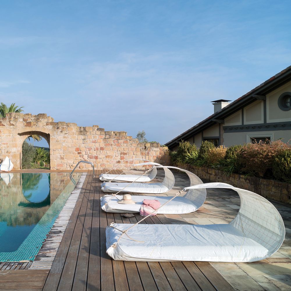 Outdoor pools - VAURIEN floating lounger - DVELAS