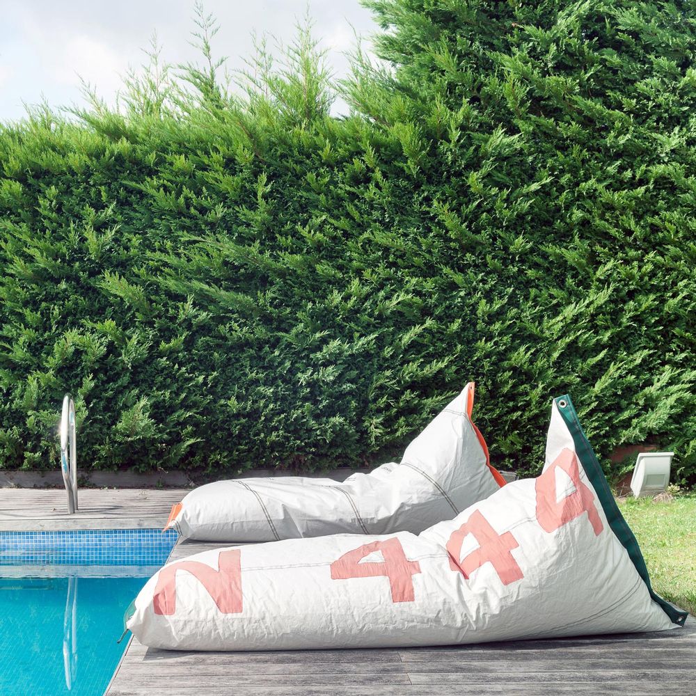 Lounge chairs for hospitalities & contracts - CHESLÓN bean bag - DVELAS