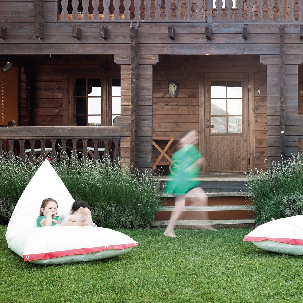 Lounge chairs for hospitalities & contracts - CHESLÓN bean bag - DVELAS