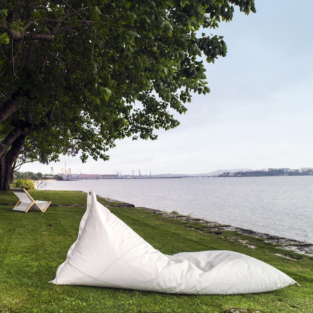 Lounge chairs for hospitalities & contracts - CHESLÓN bean bag - DVELAS