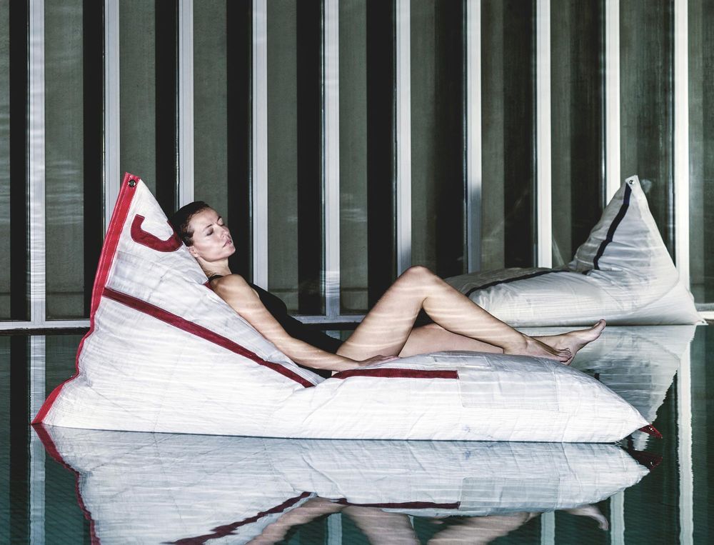 Lounge chairs for hospitalities & contracts - CHESLÓN bean bag - DVELAS