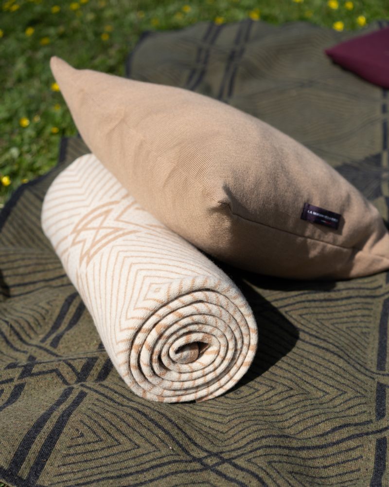 Throw blankets - The Signature Recycled Blanket - Off White / Camel - LA MAISON DE LA MAILLE