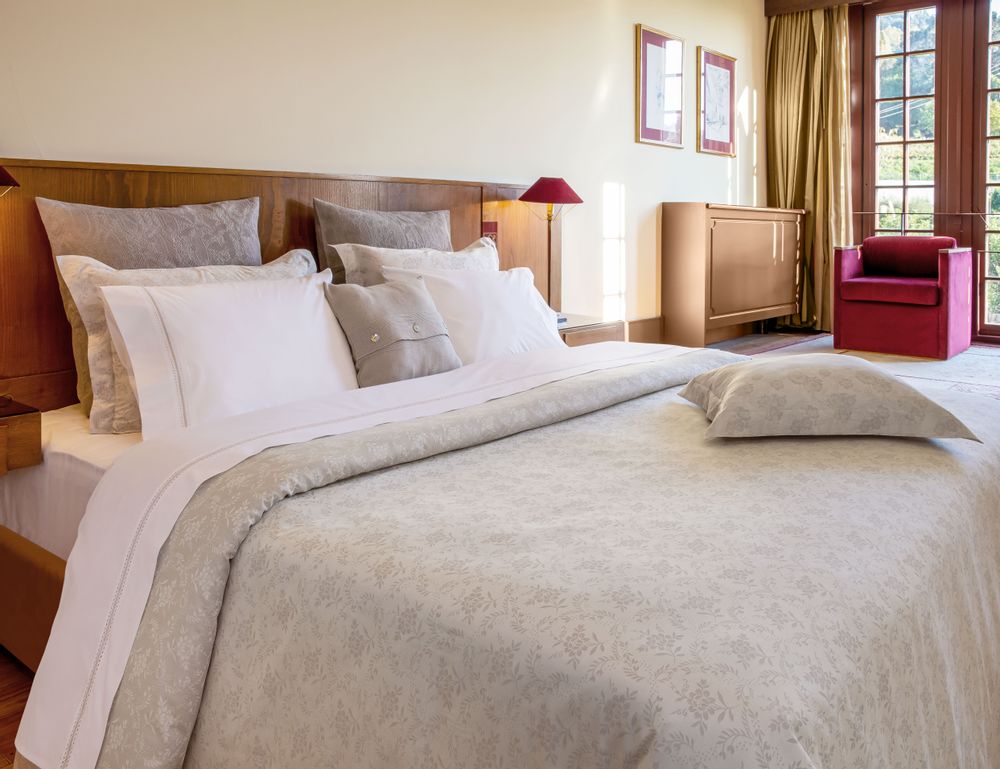 Linge de lit - Lorena — Collection Jacquard Satin - MIA ZARROCCO - FINE LINENS