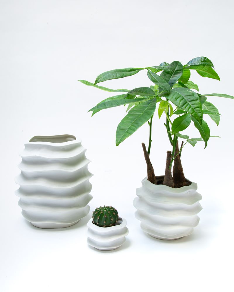 Vases - Vase blanc AYA en biscuit de porcelaine H=14cm, D=17cm. - YLVAYA DESIGN
