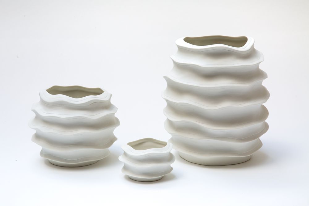 Vases - Vase blanc AYA en biscuit de porcelaine H=14cm, D=17cm. - YLVAYA DESIGN