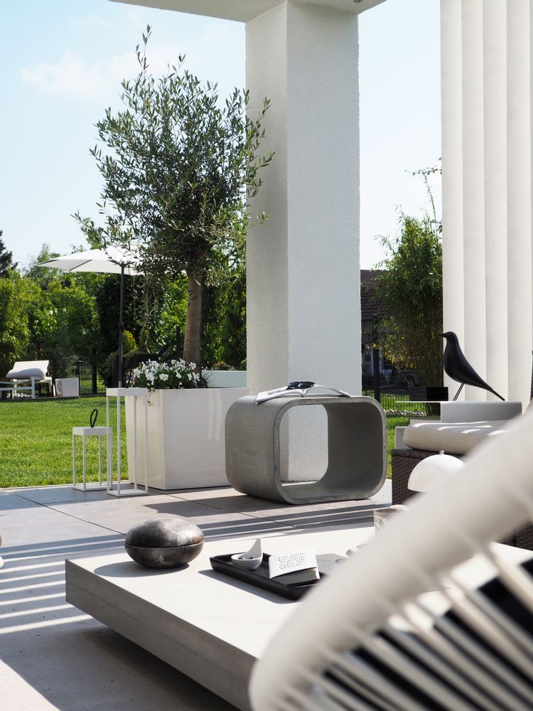 Stools for hospitalities & contracts - OPUS SOLO 1-Seater Concrete Bench / Sideboard / Table / Stool for indoor and outdoor use - CO33 EXKLUSIVE BETONMÖBEL