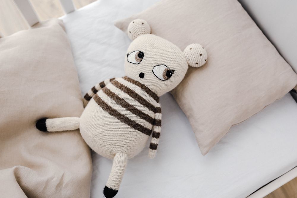 Soft toy - Side-Eye Sophie - OOH NOO