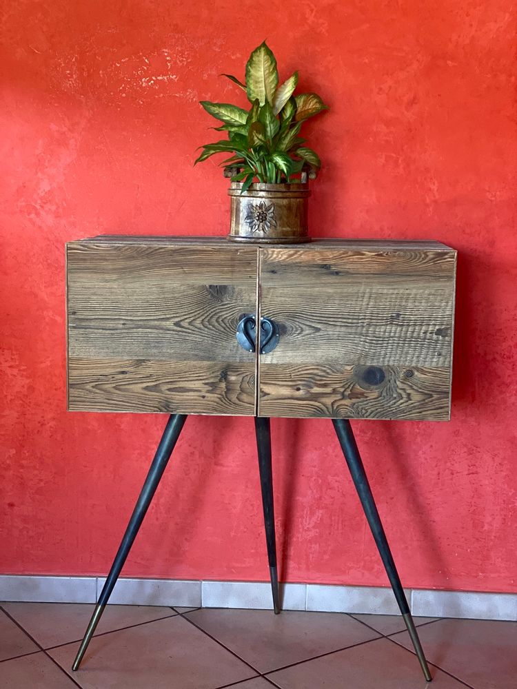 Chests of drawers - Old wood sideboard with 3 metal legs - LES SCULPTEURS DU LAC