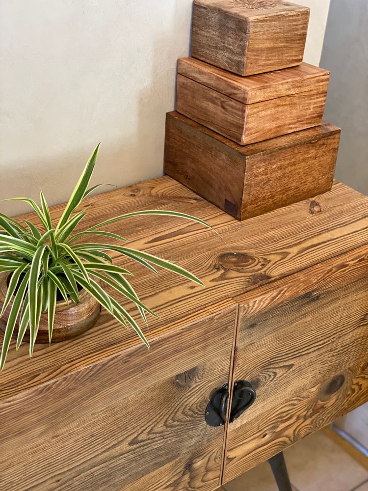 Chests of drawers - Old wood sideboard with 3 metal legs - LES SCULPTEURS DU LAC