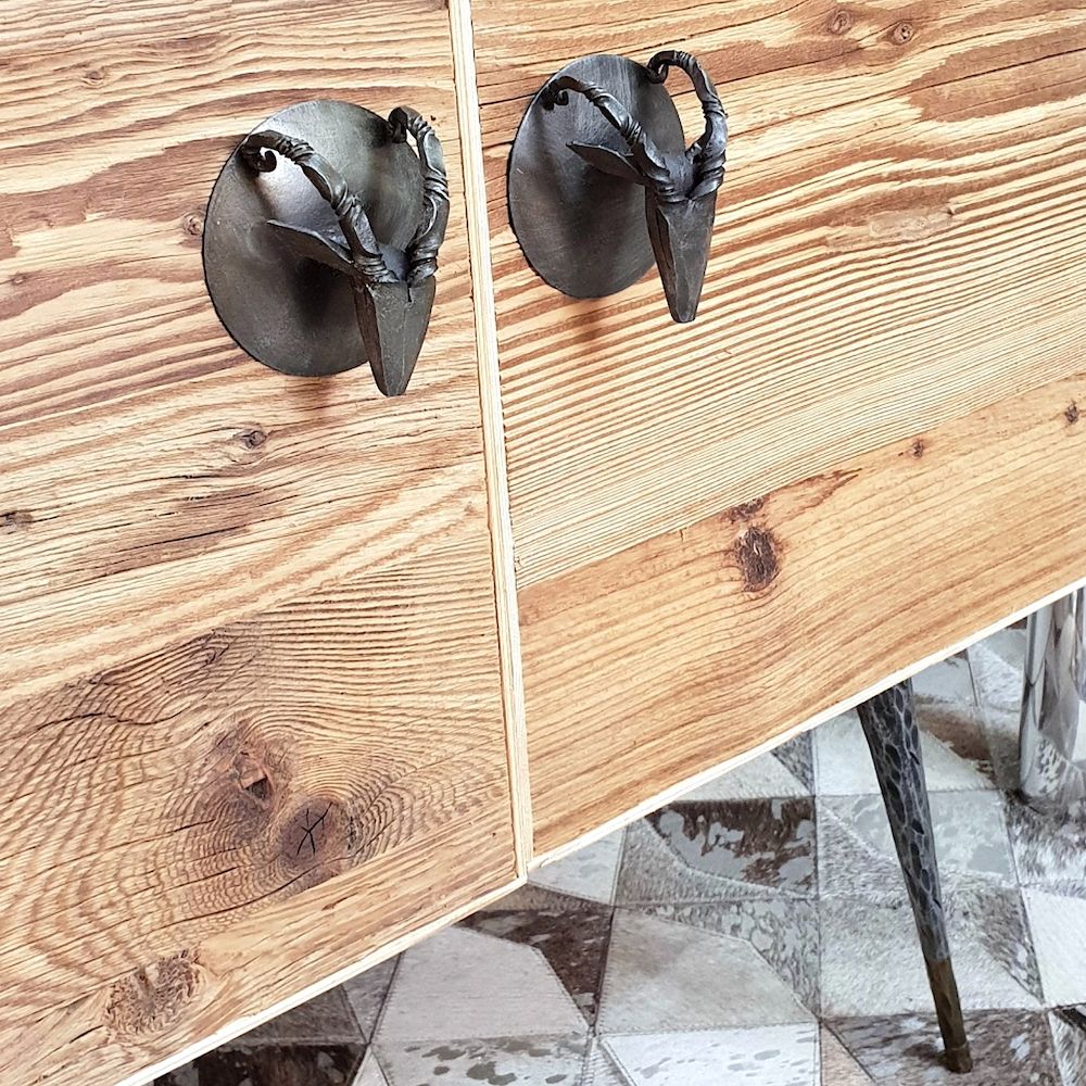 Chests of drawers - Old wood sideboard with 3 metal legs - LES SCULPTEURS DU LAC