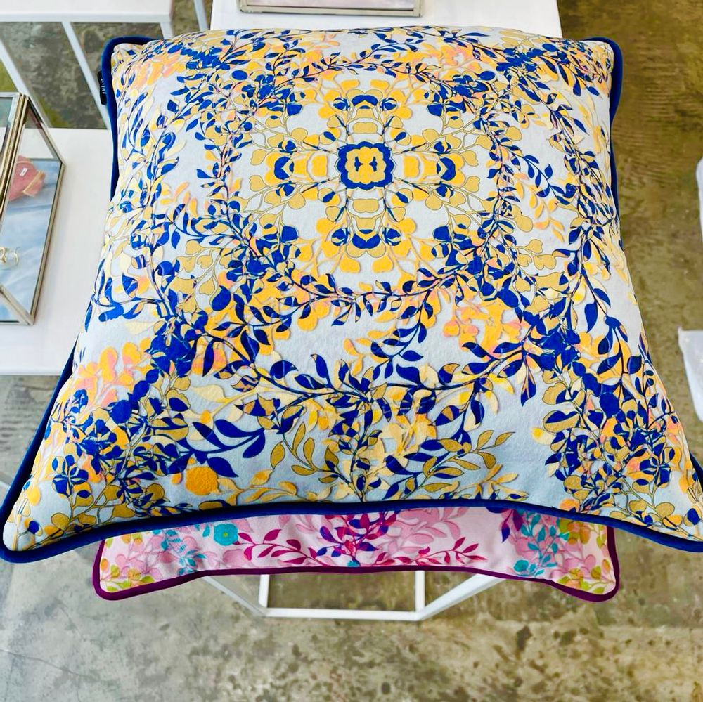 Coussins - Coussin en velours "Printemps" - AMÉLIE CHOQUET