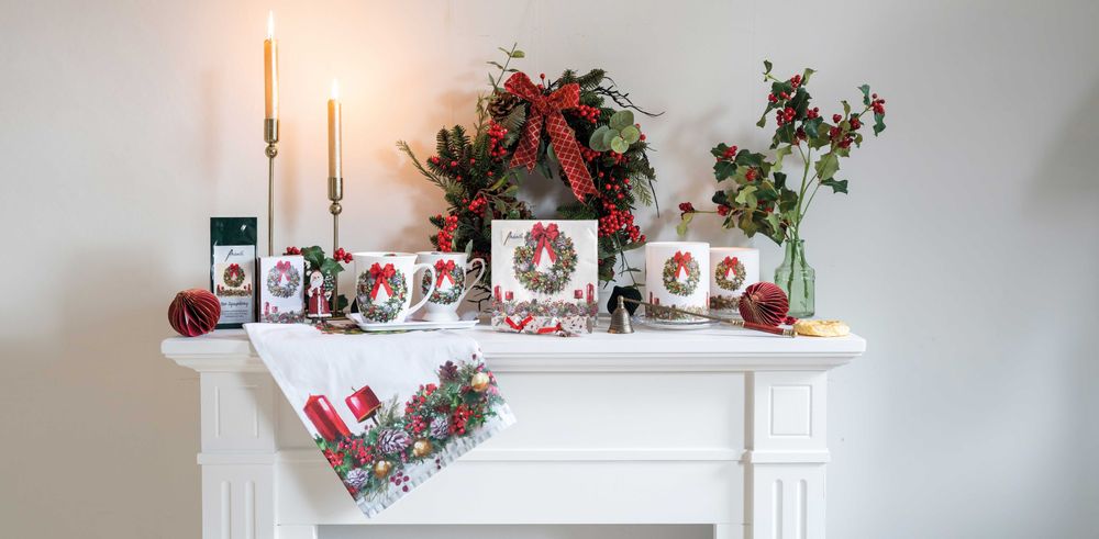 Gifts - Bow on Wreath - traditional Christmas series - AMBIENTE EUROPE BV