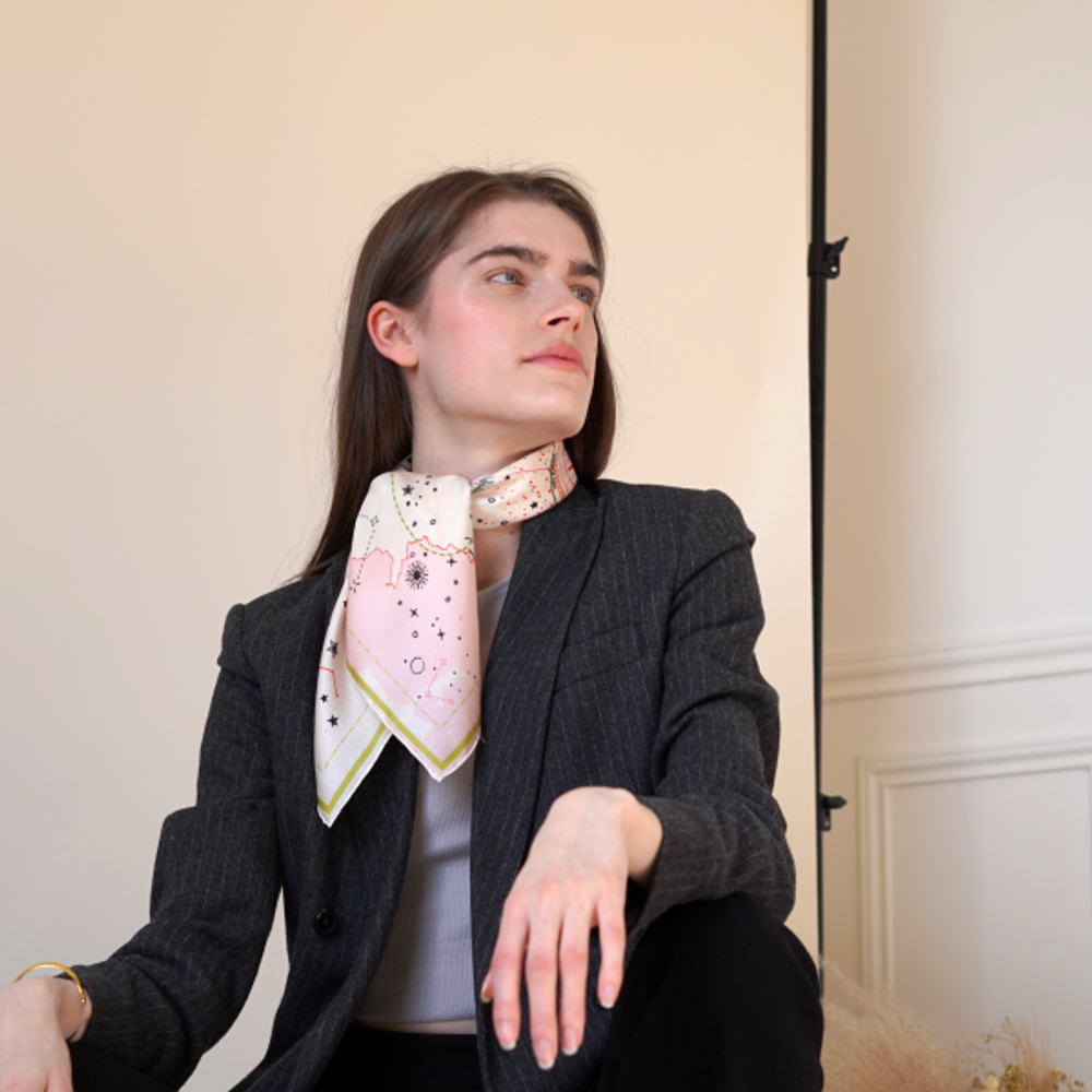 Foulards et écharpes - Foulard / carré - imprimé 100 % twill de soie - L'ETOILE  - 65 x 65 cm - finition main - confectionné en France - Soiyage Paris - L'ATELIER DES CREATEURS