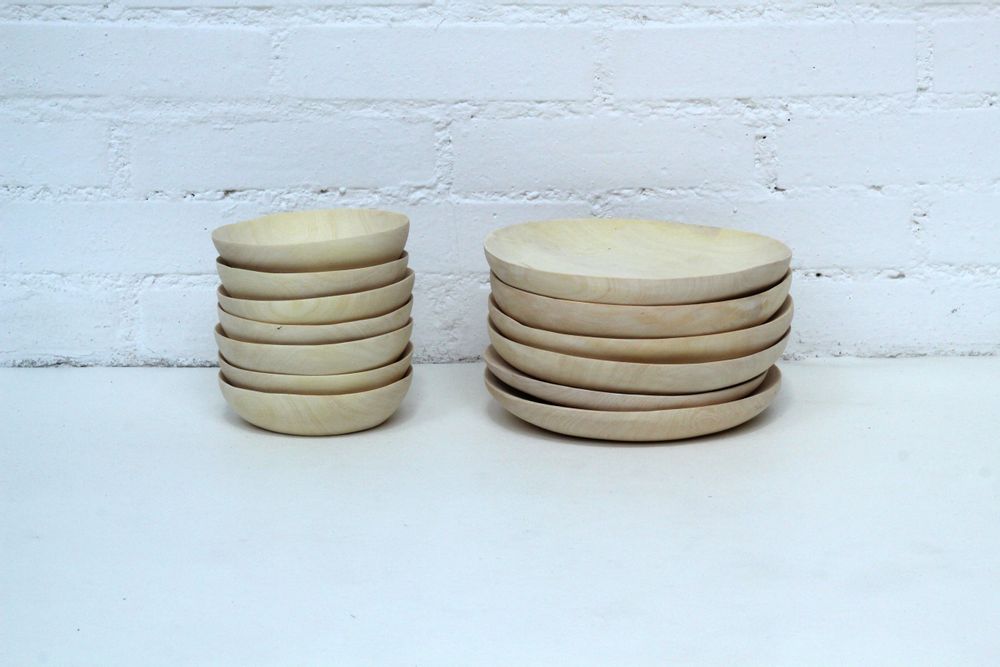 Kitchen utensils - Painted plates, spoons and board - BAAN
