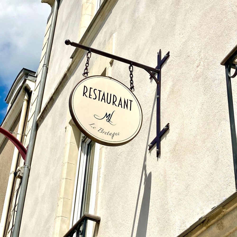 Customizable objects - Enameled signboards on gallows - PLOMEÏS