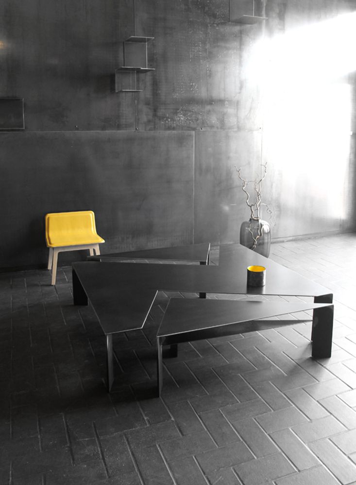 Objets design - Table basse STONE. - BLUNT