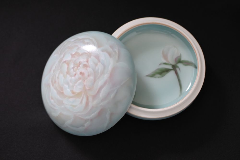 Ceramic - Hand painted Japanese celadon incense container with peony motif - YUKO KIKUCHI