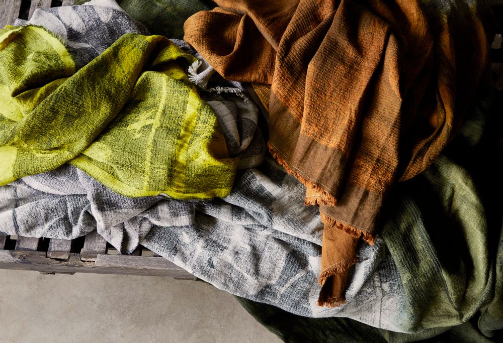 Decorative objects - Jacquard Woven Textured and Hand Dyed Bed Throw - Charcoal Watercolour - EVOLUTION PRODUCT