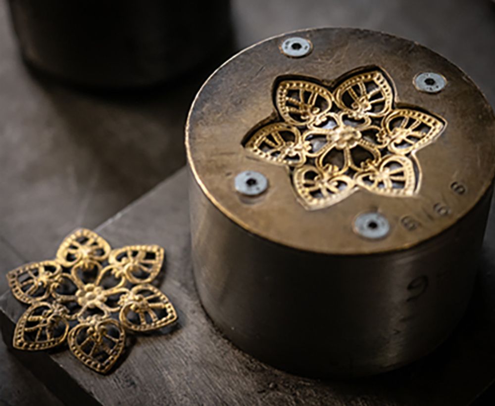 Bijoux - Filigrane personnalisable, rubans, galeries, sujets décoratifs et accessoires techniques en laiton - MENONI